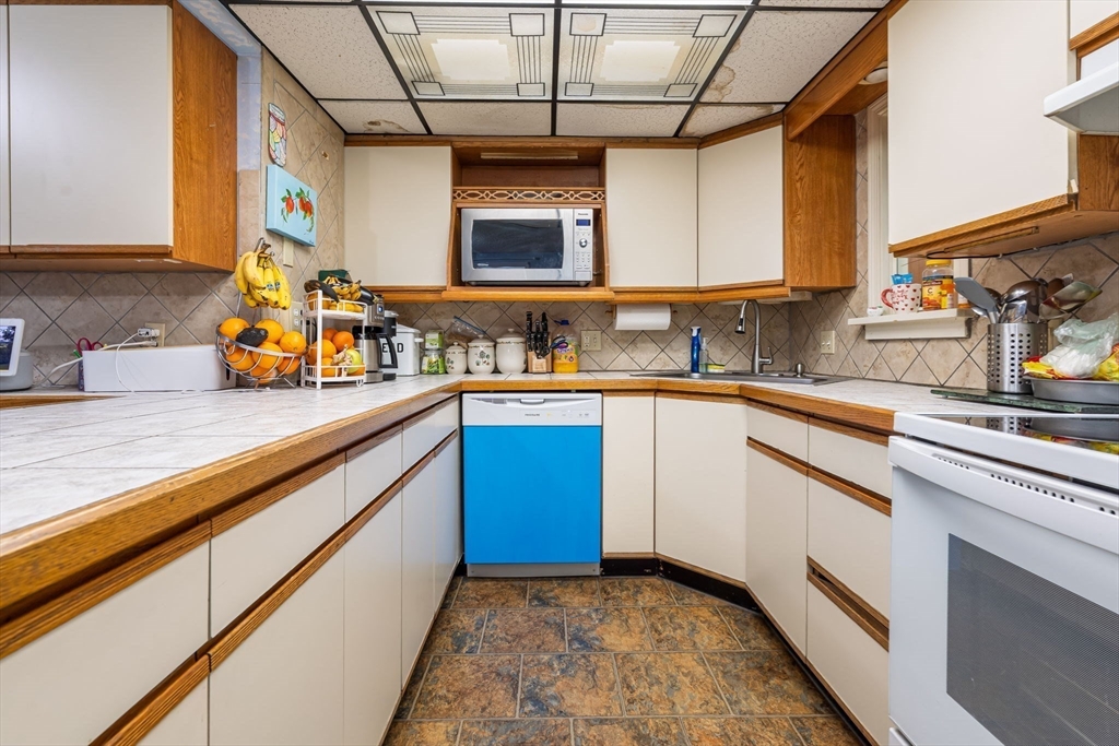 21 Victor Road Framingham, MA 01702 - Photo 15 of 33