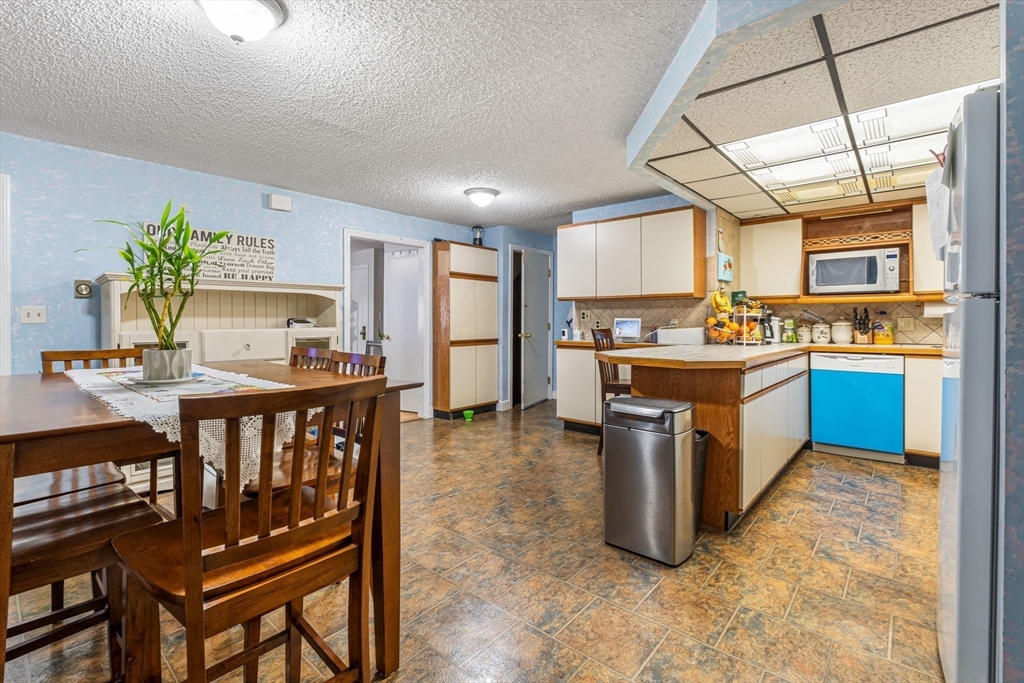 21 Victor Road Framingham, MA 01702 - Photo 17 of 33