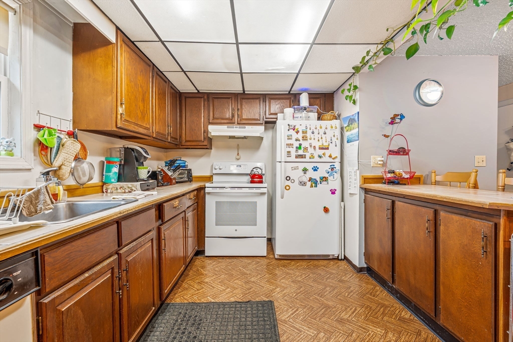 21 Victor Road Framingham, MA 01702 - Photo 3 of 33