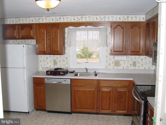 305 Spring Gate Court Mount Airy, MD 21771 - Photo 4 of 23 Kitchen #2