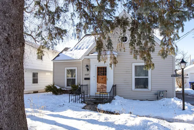 $299,900 | 1827 North Alvin Street, Appleton, WI 54911