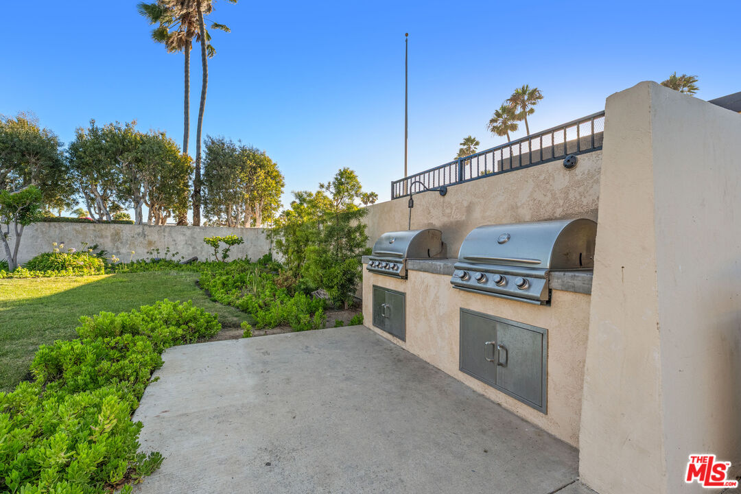 29500 Heathercliff Road, Unit 173 Malibu, CA 90265 - Photo 23 of 27 a house view with a garden space