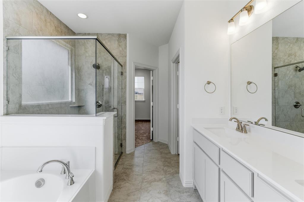 144 Oak Grv Way Springtown, TX 76082 - Photo 9 of 27 a bathroom with a tub sink and mirror
