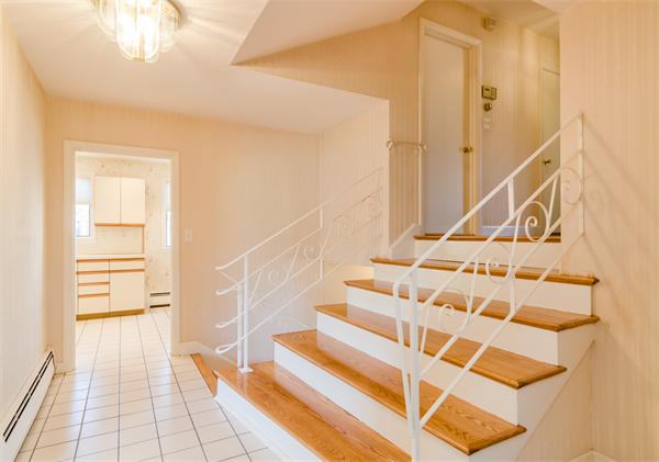 45 Deborah Road Newton, MA 02459 - Photo 3 of 18 Gallery Image 3