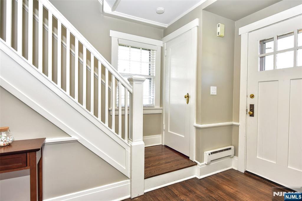 352 Fairway Road Ridgewood, NJ 07450 - Photo 3 of 33