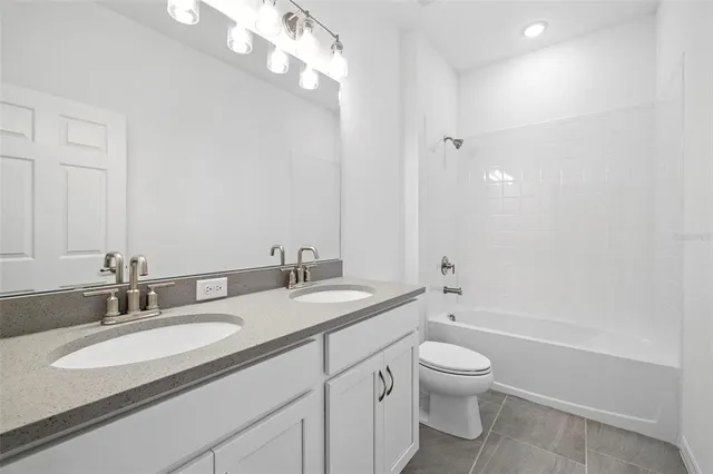 $411,990 | 27517 Stellar Sea Way, Howey-in-the-Hills, FL 34737