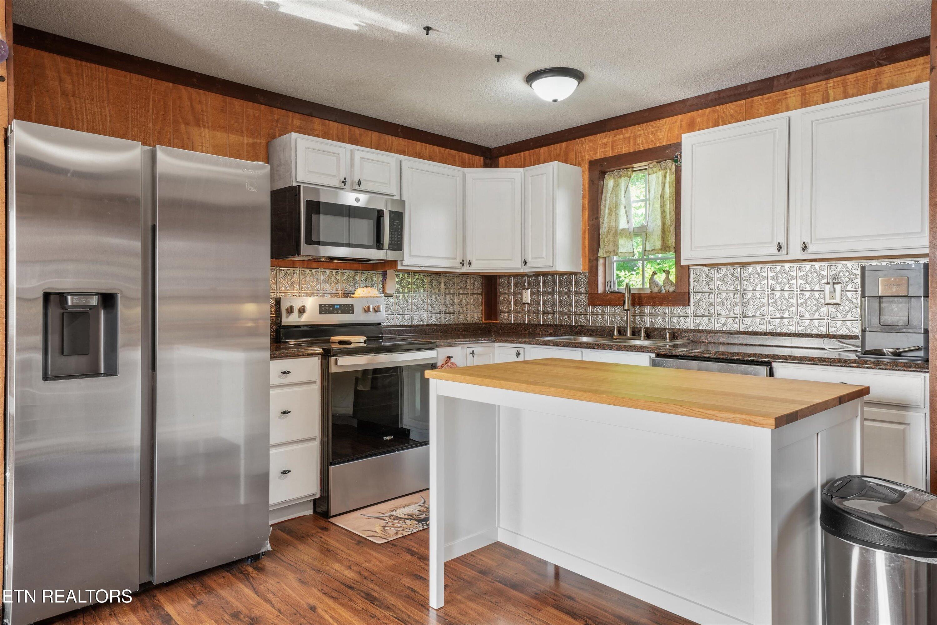 834 Walker Road Sharps Chapel, TN 37866 - Photo 7 of 44 08-834 Walker Rd18
