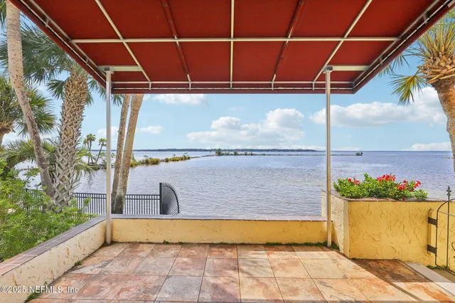 a view of entryway with a floor to ceiling window and wooden fence