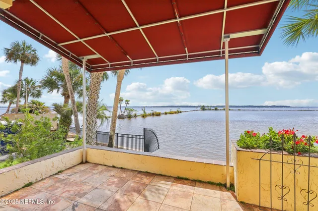 a view of swimming pool and lake in back