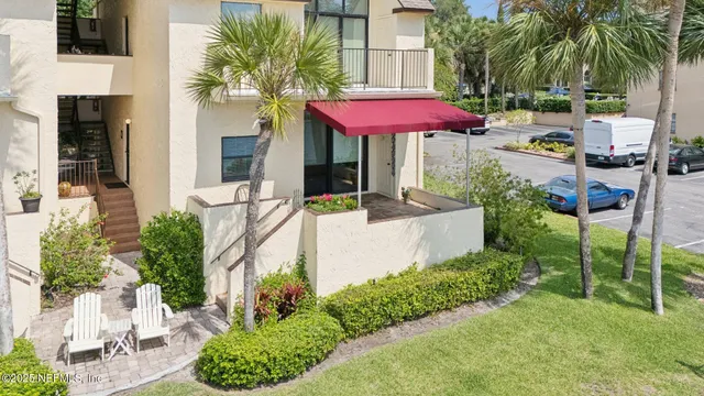 view of backyard with outdoor seating