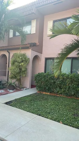 $322,900 | 19 Matador Lane, Unit 622, Davie, FL 33324