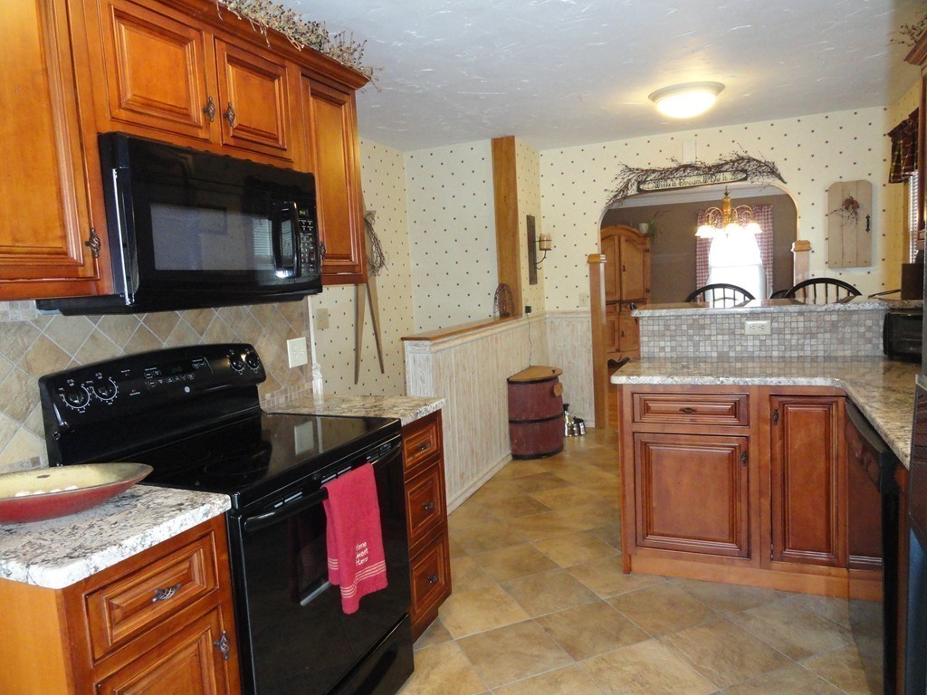 12 Laurelwood Road Rutland, MA 01543 - Photo 9 of 25 a kitchen with a stove and a microwave