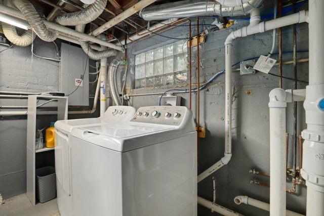 306 North Elmhurst Road Prospect Heights, IL 60070 - Photo 19 of 26 a utility room with dryer and washer