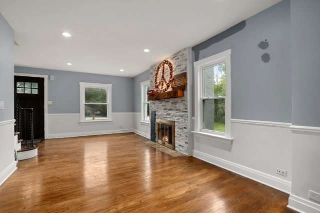 306 North Elmhurst Road Prospect Heights, IL 60070 - Photo 3 of 26 a view of a livingroom with fireplace and window