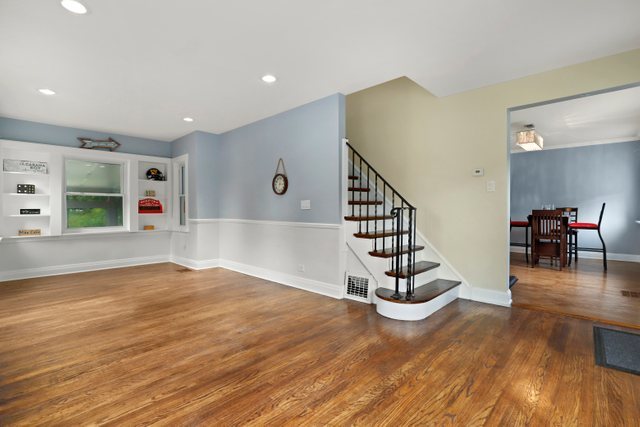 306 North Elmhurst Road Prospect Heights, IL 60070 - Photo 4 of 26 a view of entryway and hall with wooden floor