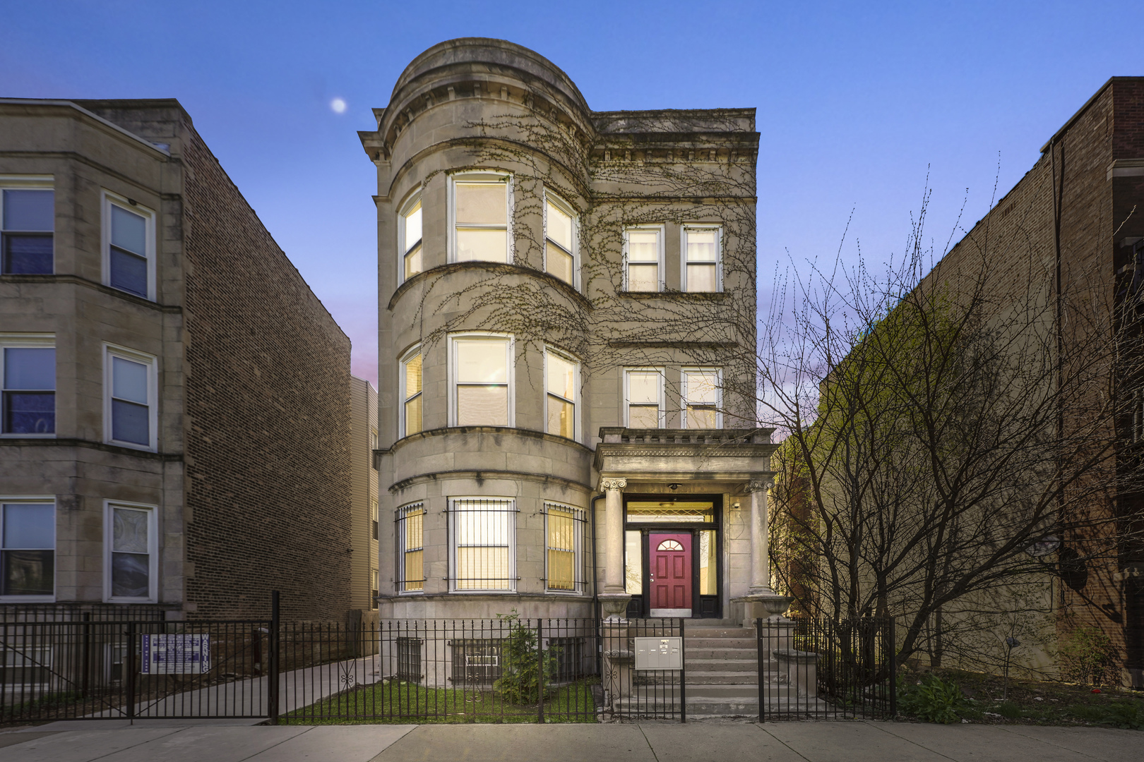 6014 South Prairie Avenue, Unit 2 Chicago, IL 60637 - Photo 10 of 10 a building view with a outdoor space