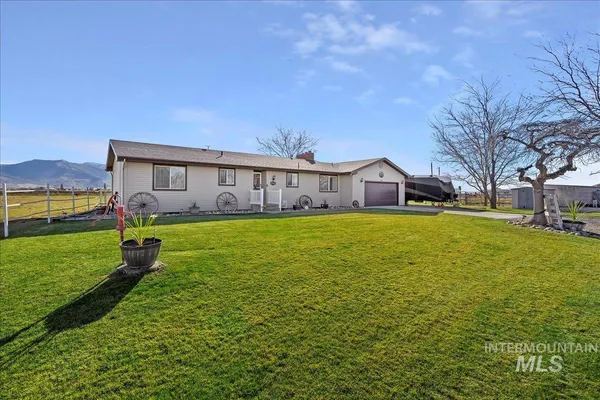 $450,000 | 411 Mountain View Lane, Burley, ID 83318