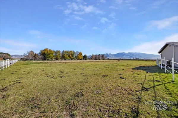 $450,000 | 411 Mountain View Lane, Burley, ID 83318