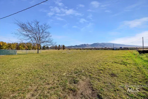 $450,000 | 411 Mountain View Lane, Burley, ID 83318