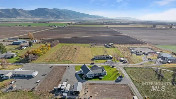$450,000 | 411 Mountain View Lane, Burley, ID 83318
