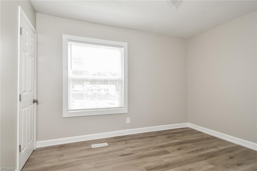 1006 Sumner Court Thomasville, NC 27360 - Photo 14 of 17