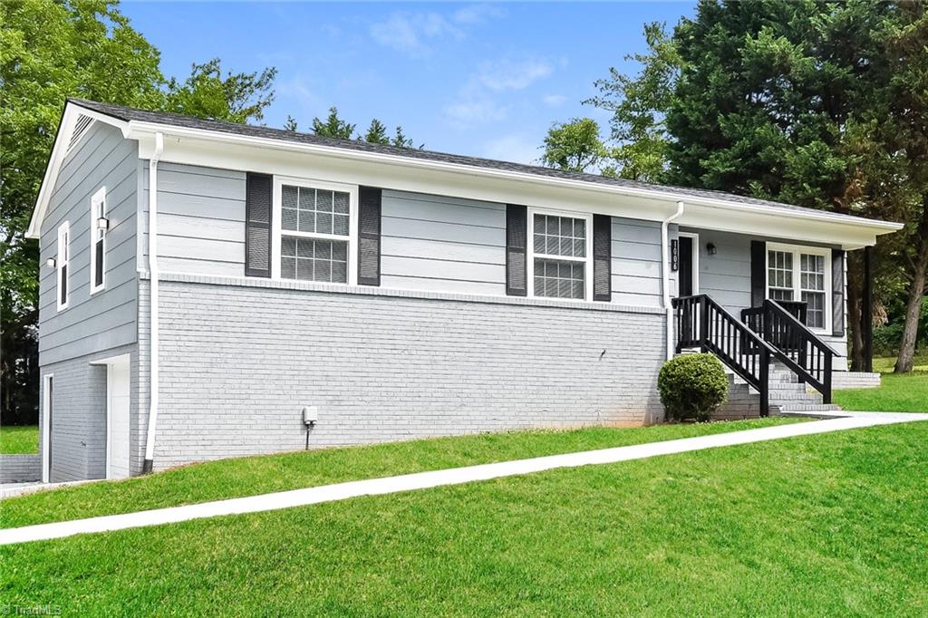 1006 Sumner Court Thomasville, NC 27360 - Photo 4 of 17