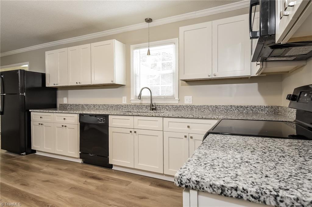 1006 Sumner Court Thomasville, NC 27360 - Photo 8 of 17