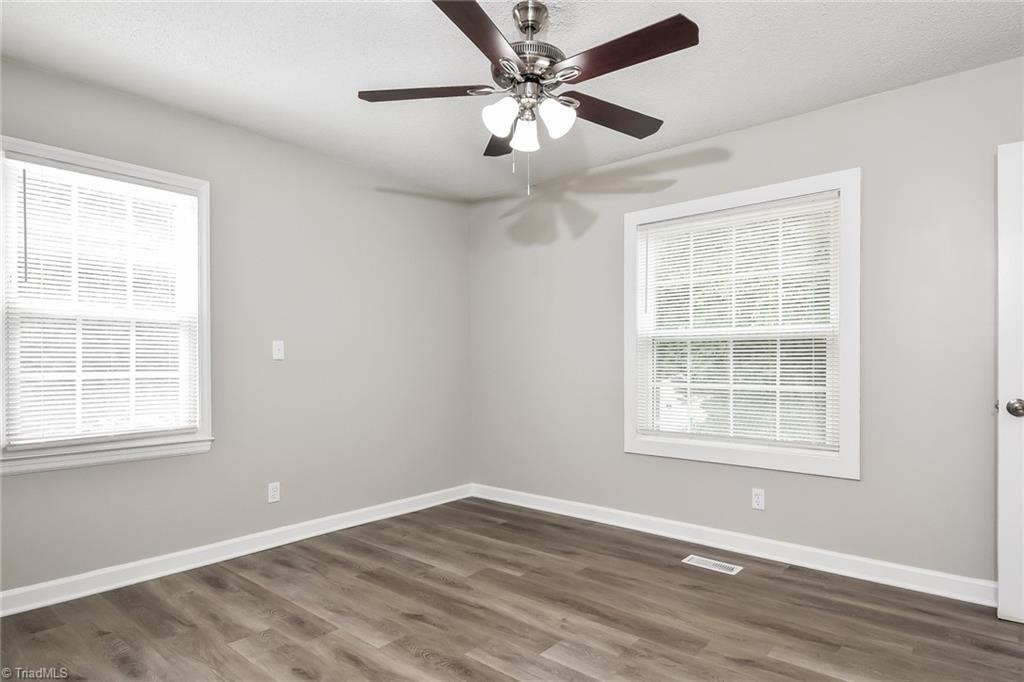 1006 Sumner Court Thomasville, NC 27360 - Photo 10 of 17