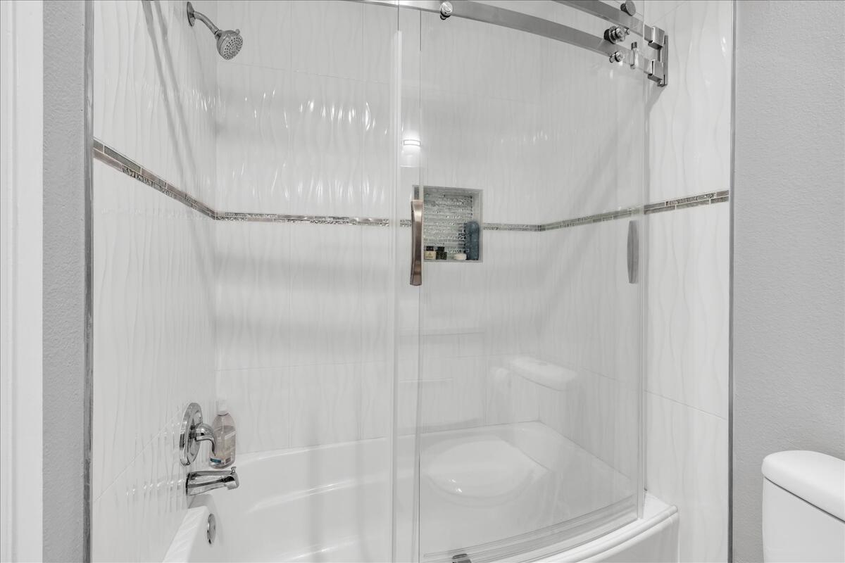 500 East Amado Road, Unit 416 Palm Springs, CA 92262 - Photo 22 of 48 a bathroom with a shower