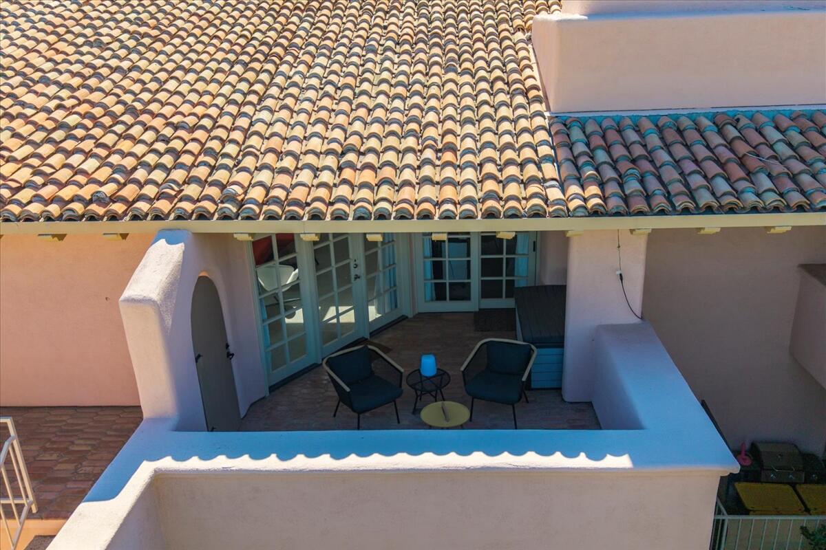 500 East Amado Road, Unit 416 Palm Springs, CA 92262 - Photo 31 of 48 a picture of table and chairs