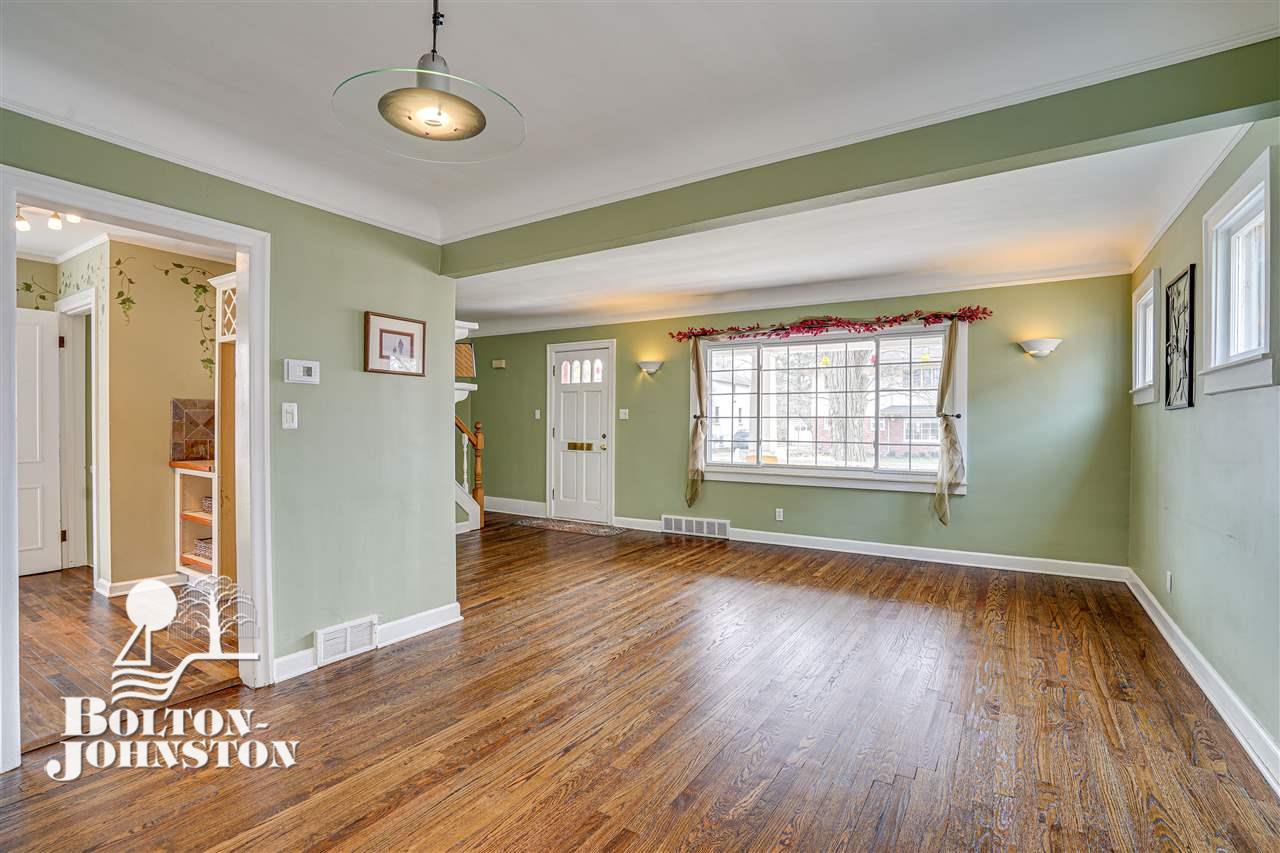 266 Ridgemont Road Grosse Pointe, MI 48236 - Photo 5 of 24 Just finished hardwood