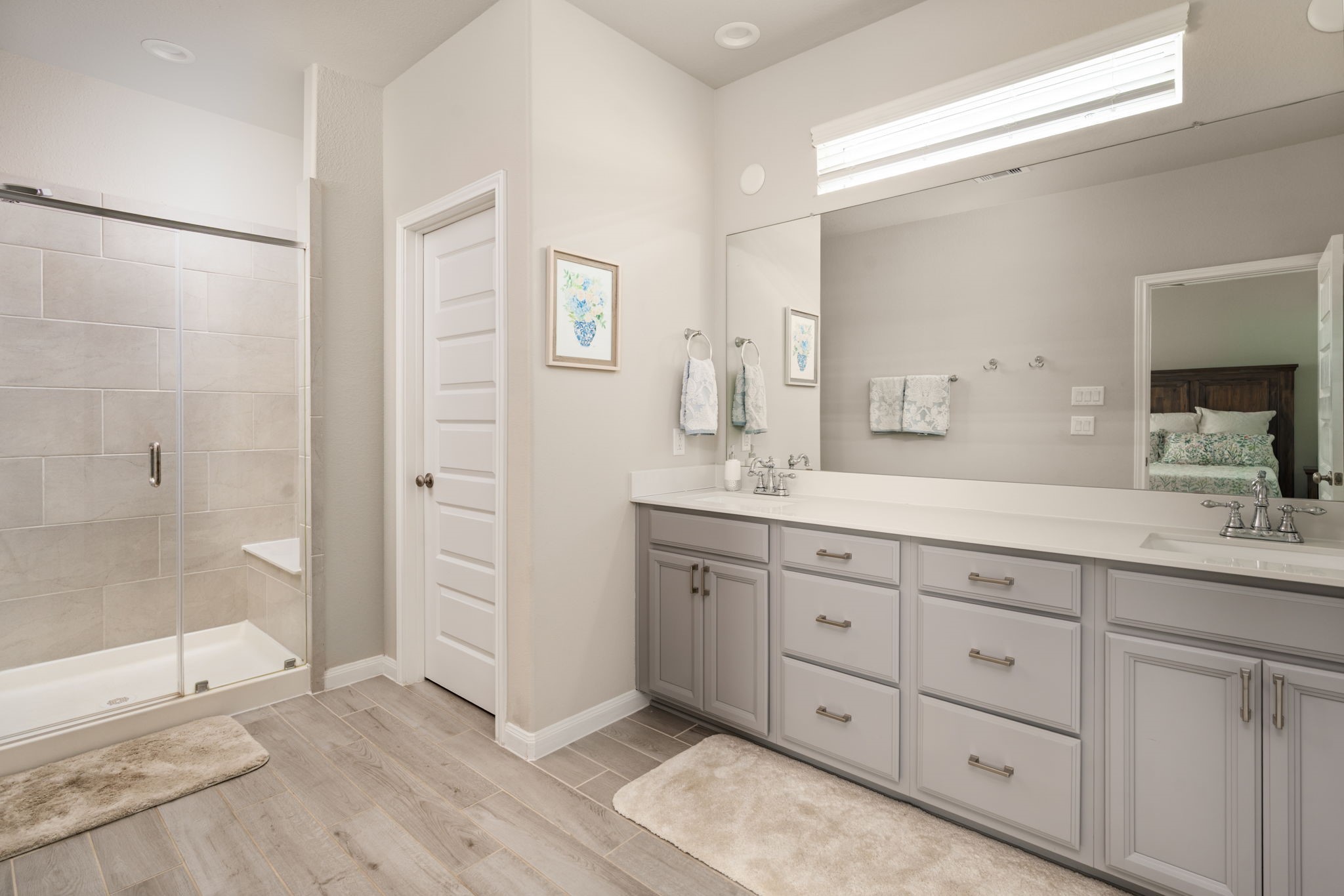 9810 Falling Fern Lane Houston, TX 77080 - Photo 12 of 30 a bathroom with double sink and a mirror