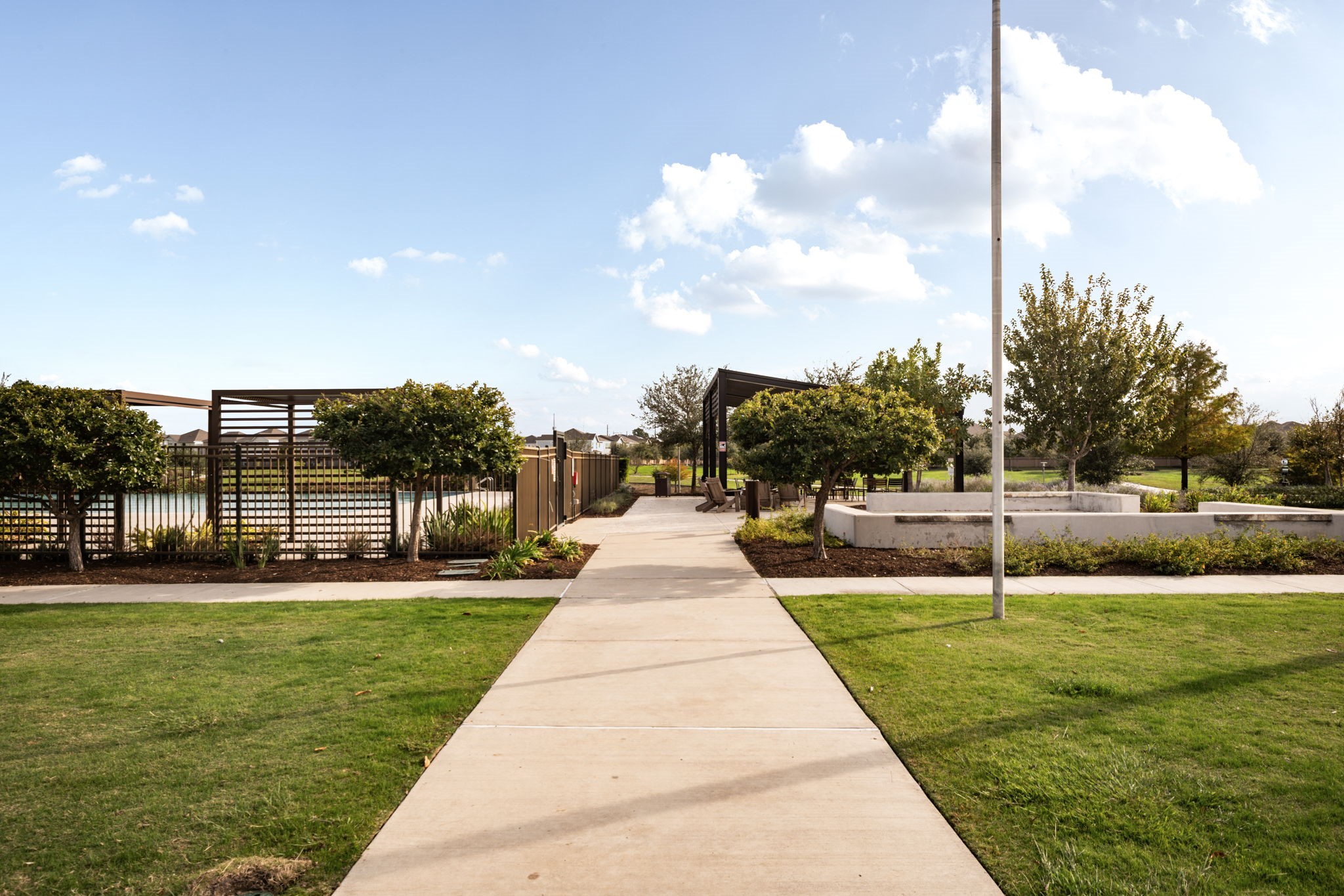 9810 Falling Fern Lane Houston, TX 77080 - Photo 22 of 30 a park with large trees