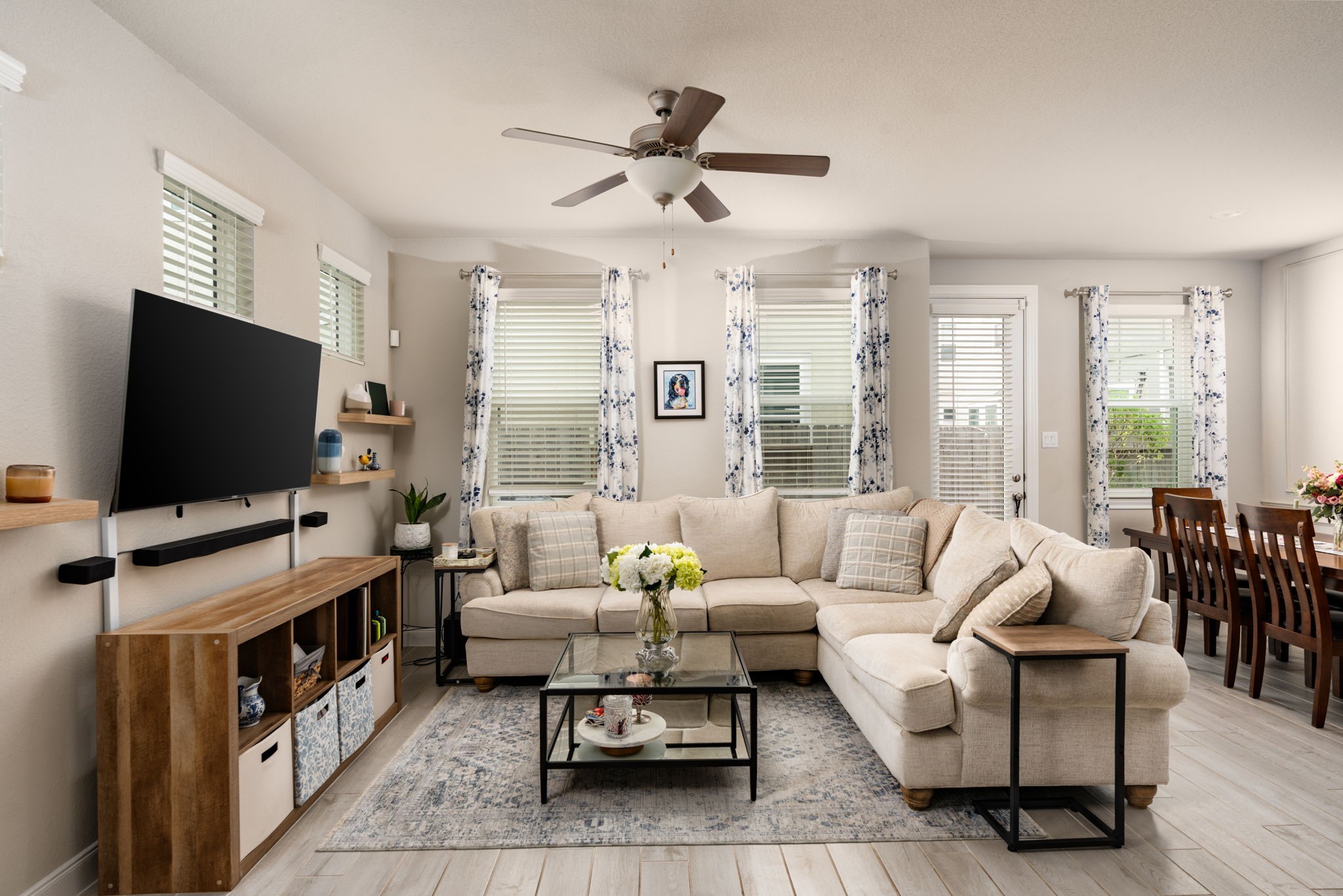 9810 Falling Fern Lane Houston, TX 77080 - Photo 5 of 30 a living room with furniture and a flat screen tv