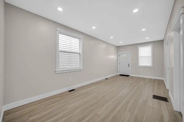 $209,900 | 724 Willow Court, Hammond, IN 46320