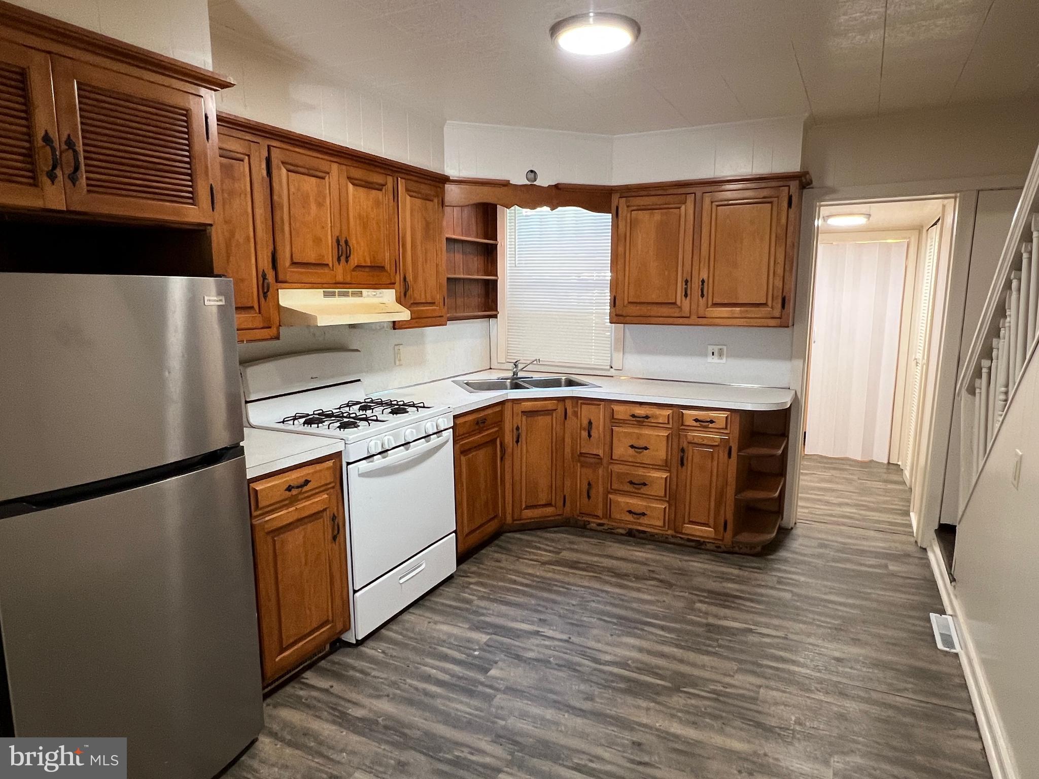 547 Manor Street Lancaster, PA 17603 - Photo 2 of 12