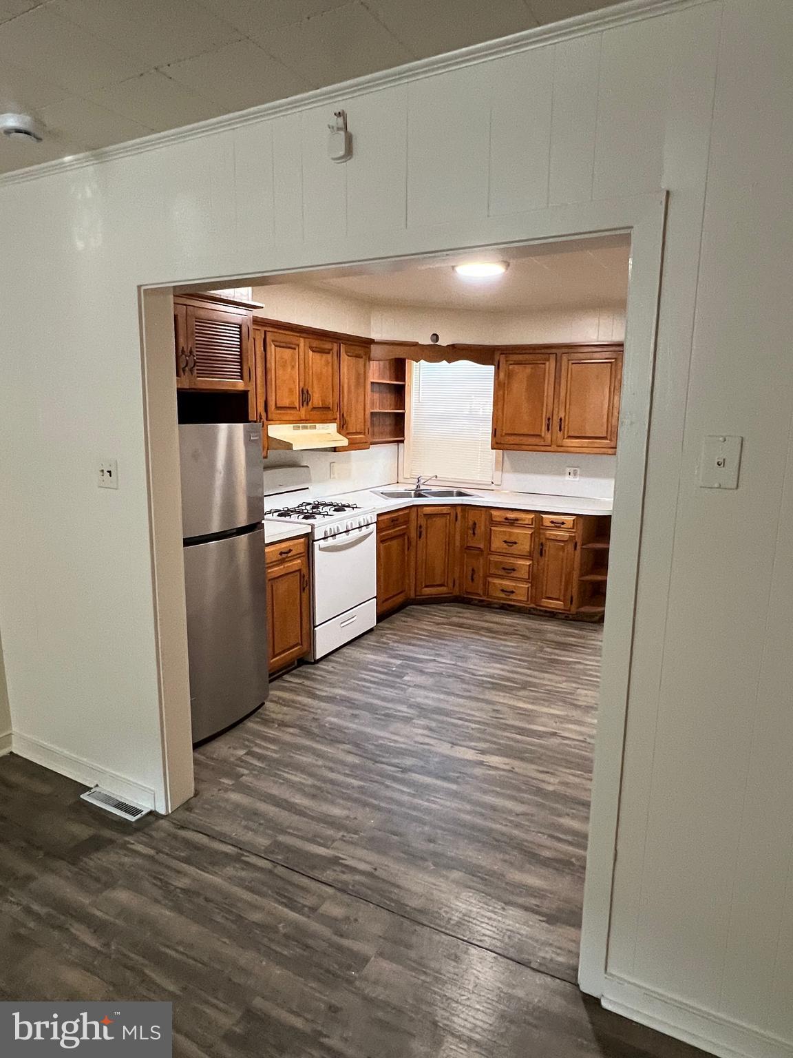 547 Manor Street Lancaster, PA 17603 - Photo 3 of 12