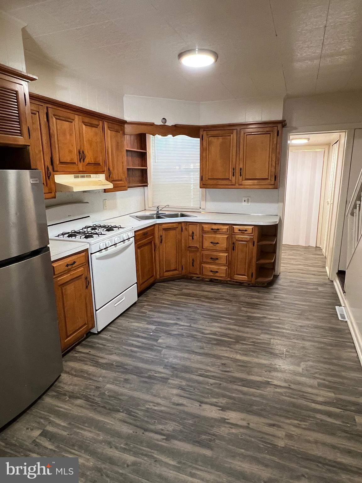 547 Manor Street Lancaster, PA 17603 - Photo 4 of 12