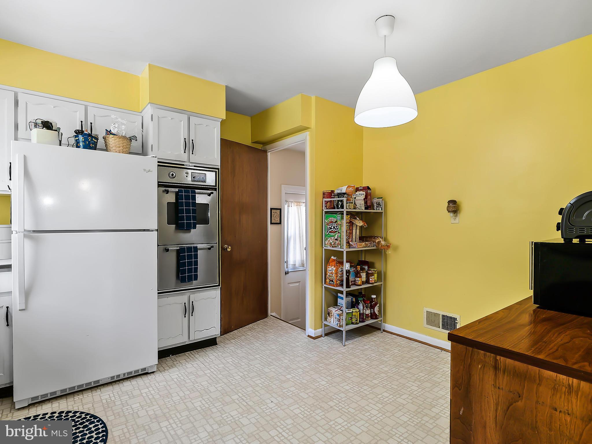2806 Willoughby Road Baltimore, MD 21234 - Photo 14 of 30 Plenty of space for a table