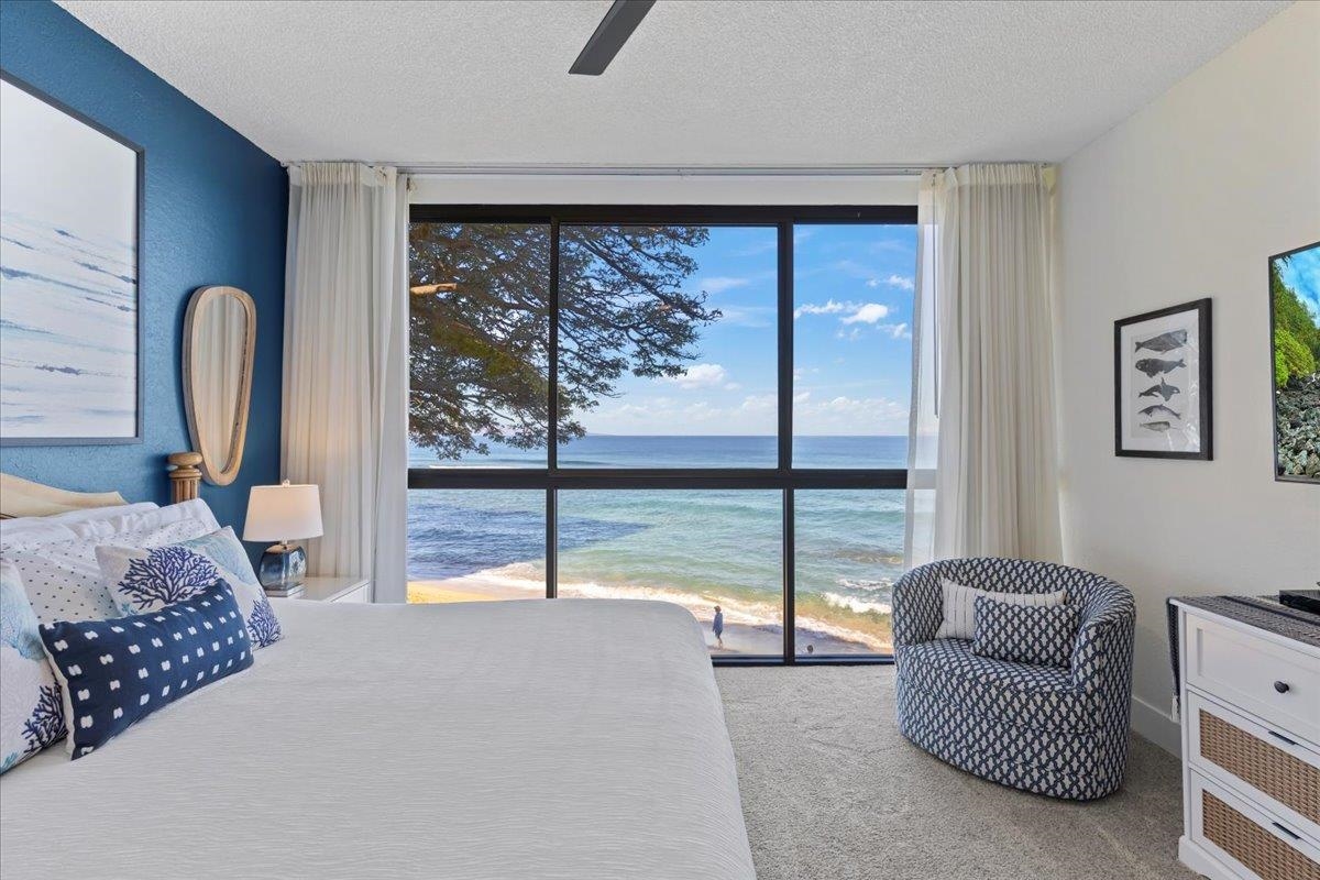 3445 Lower Honoapiilani Road, Unit 361 Lahaina, HI 96761 - Photo 17 of 43 a bedroom with a large bed and a large window