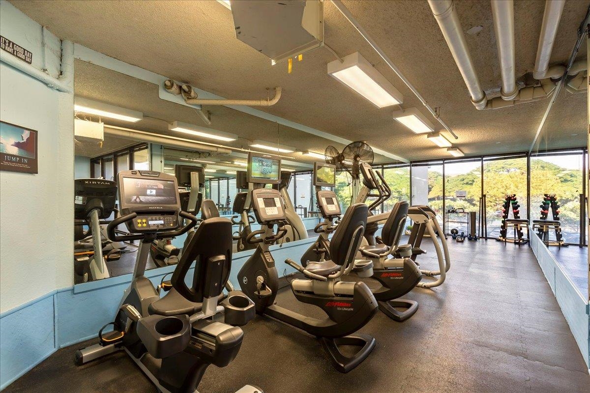 3445 Lower Honoapiilani Road, Unit 361 Lahaina, HI 96761 - Photo 35 of 43 a view of a room with gym equipment