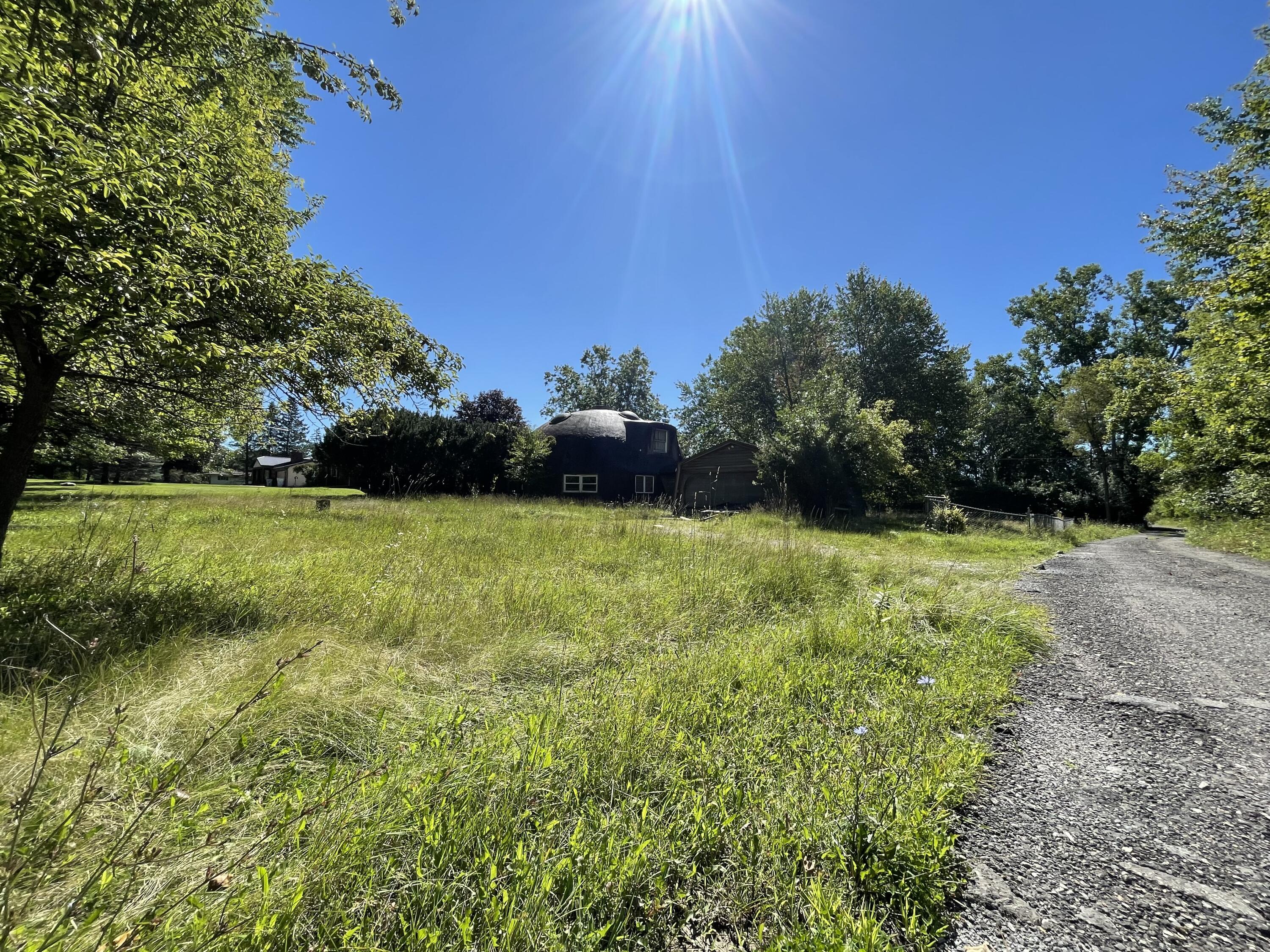 11904 Newman Road Brighton, MI 48114 - Photo 2 of 34 IMG_6977
