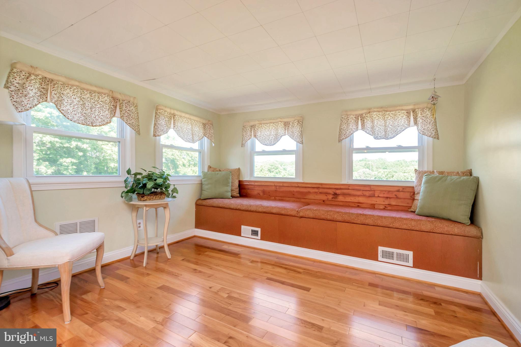13347 Sillamon Road Goldvein, VA 22720 - Photo 15 of 28 Breakfast Nook!!!