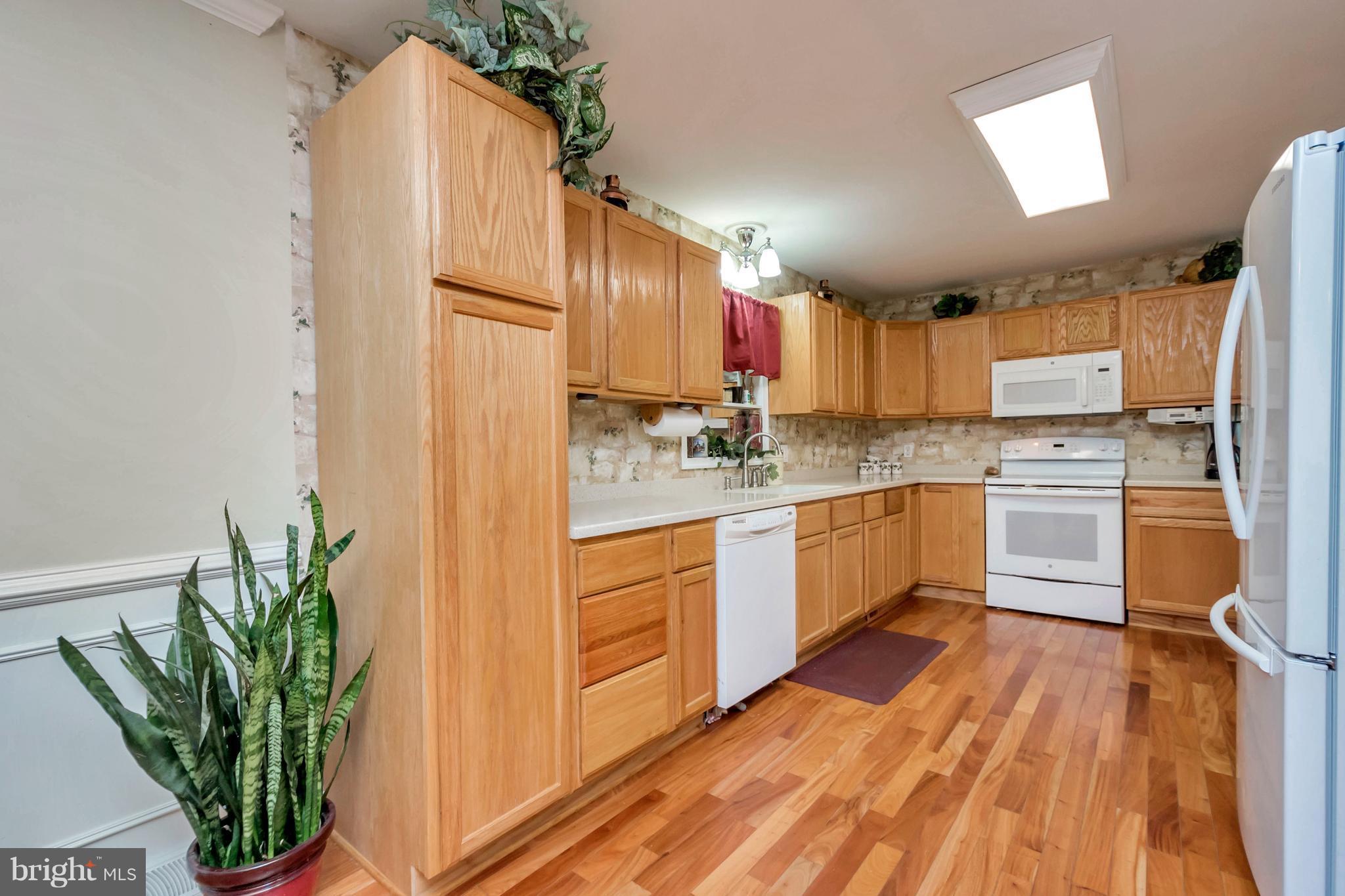 13347 Sillamon Road Goldvein, VA 22720 - Photo 18 of 28 Lots of counter space!