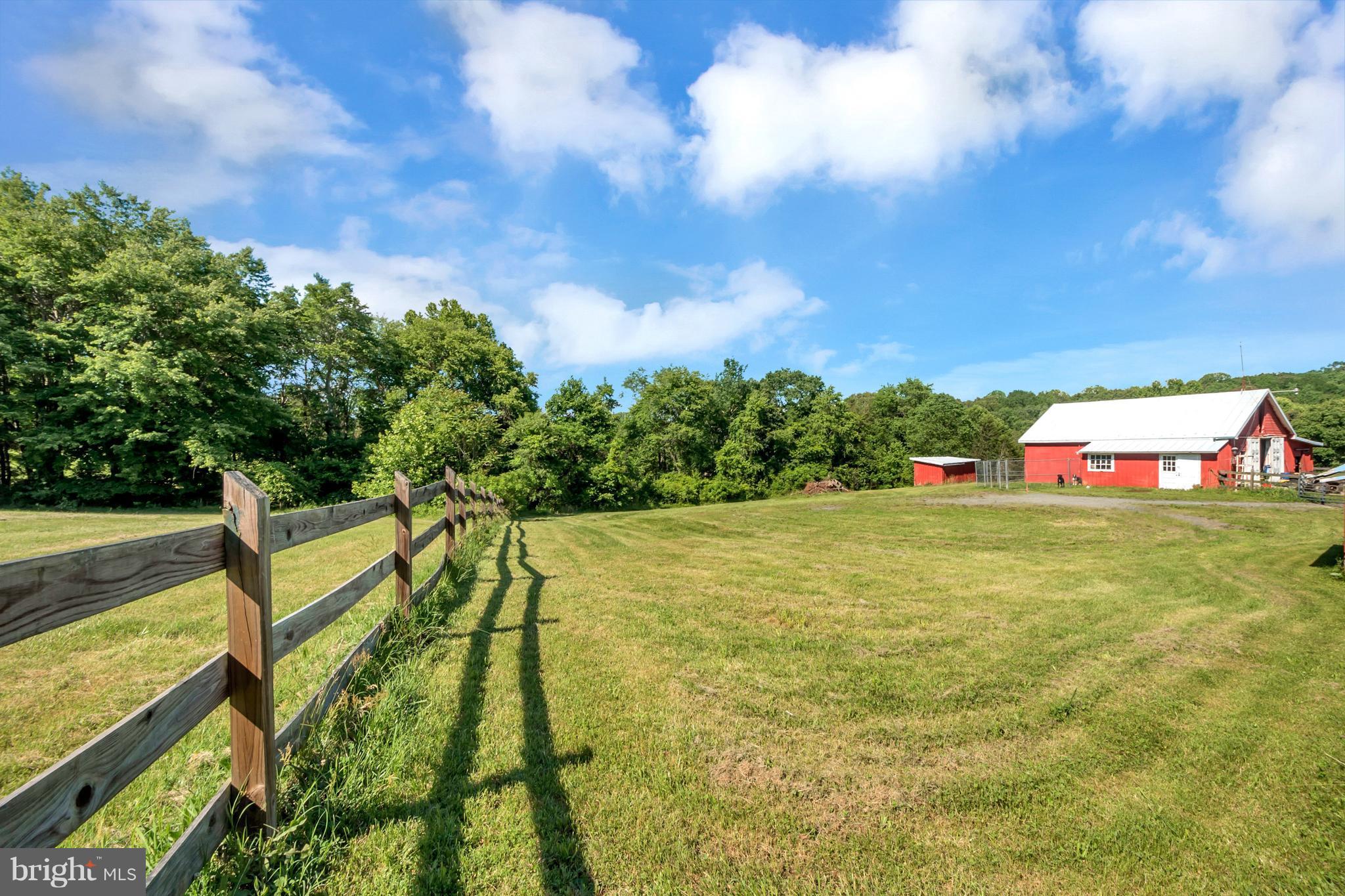 13347 Sillamon Road Goldvein, VA 22720 - Photo 4 of 28 Large arena