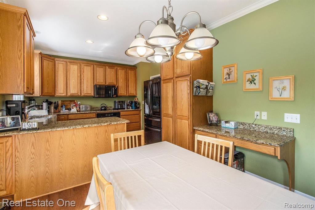 20877 Gill Road Farmington Hills, MI 48335 - Photo 13 of 32