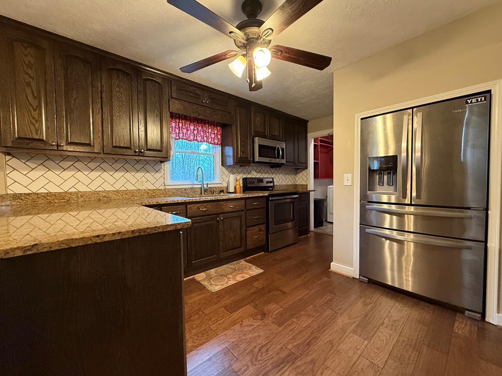 611 Davis Road Blue Ridge, GA 30513 - Photo 5 of 21