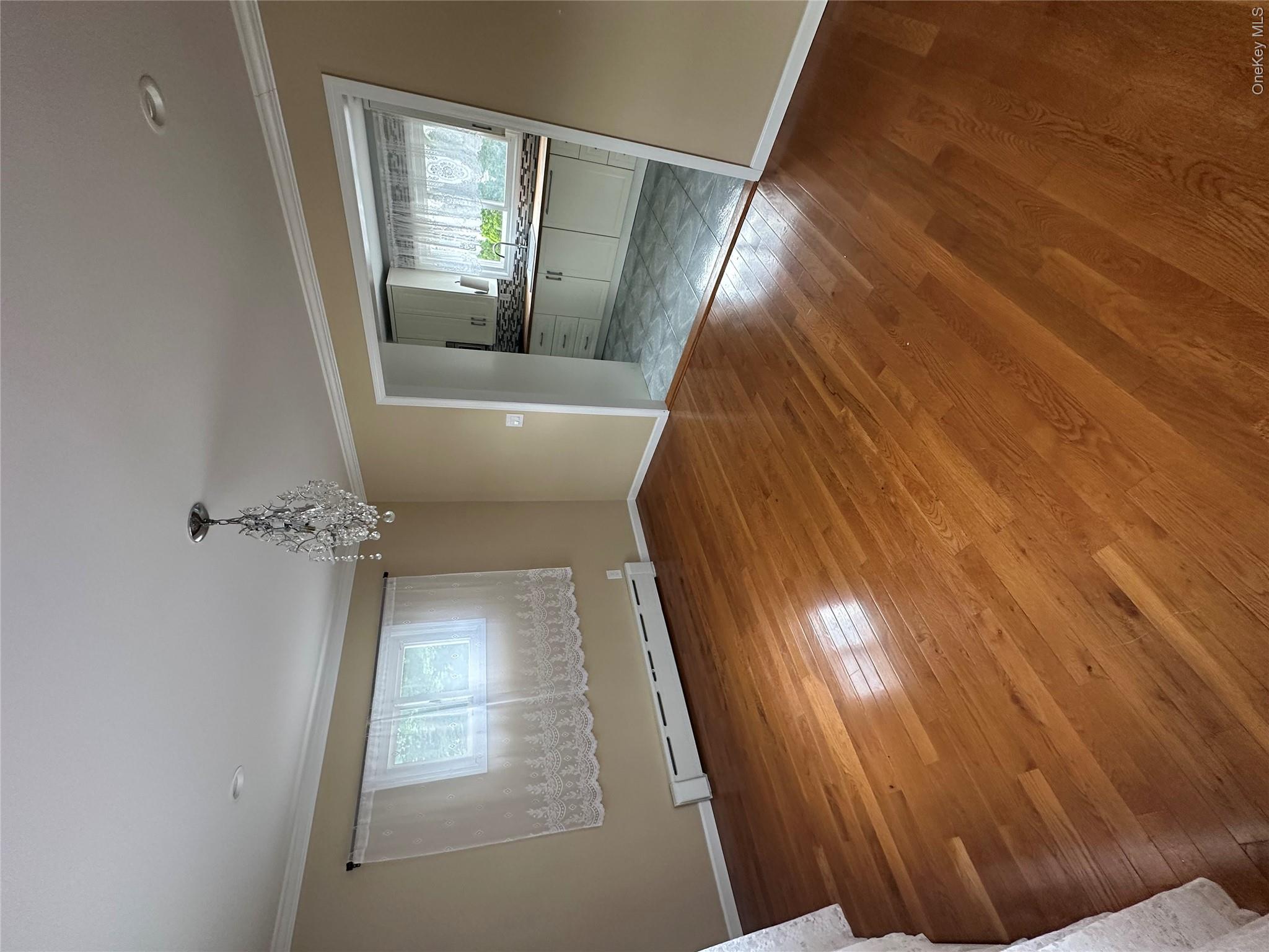 5 Ashwood Road Port Washington, NY 11050 - Photo 4 of 20
