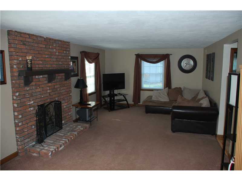 14 Swan Road Smithfield, RI 02917 - Photo 8 of 18 Living Room.