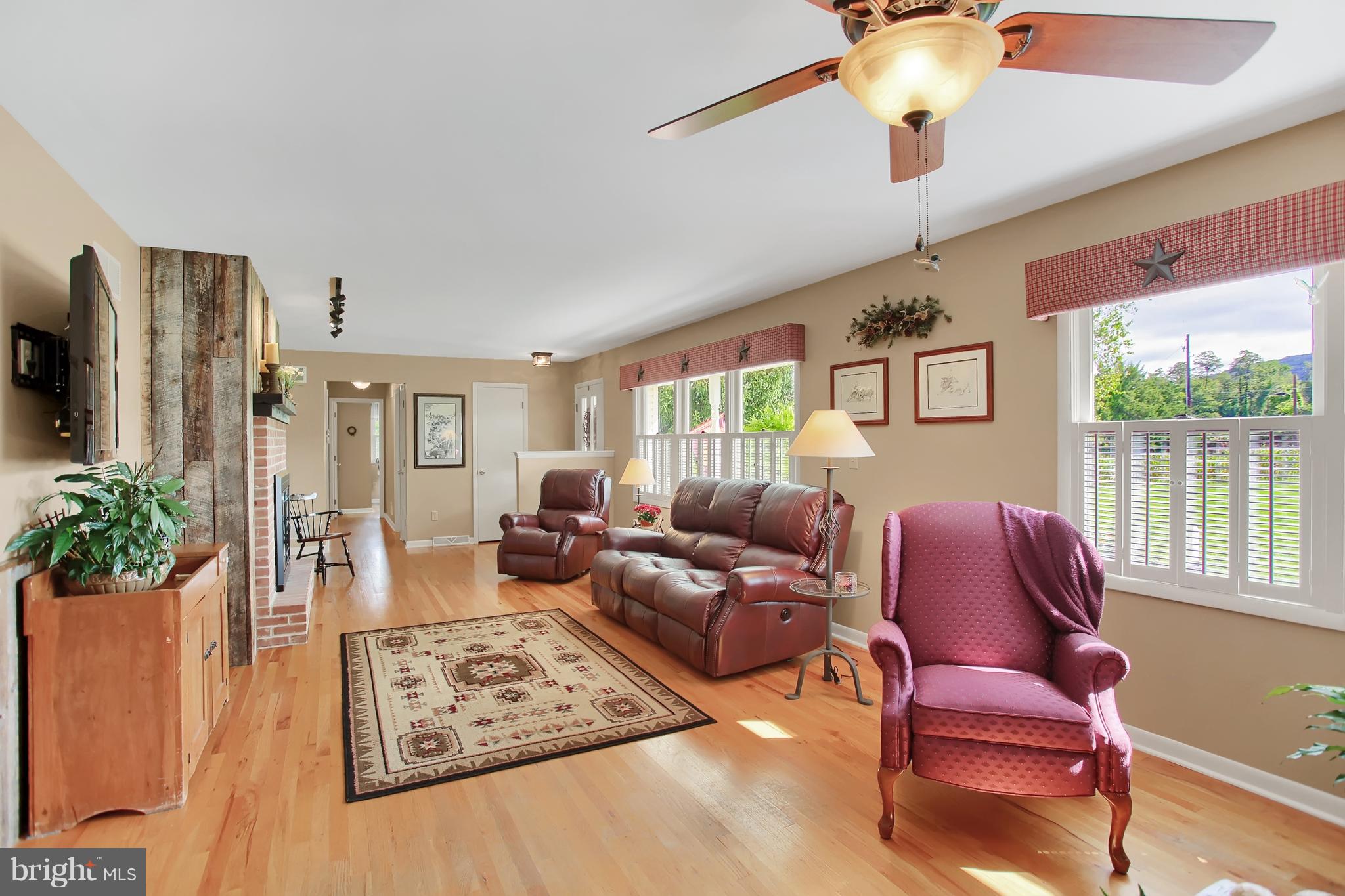 126 Leeds Road Newville, PA 17241 - Photo 14 of 34 Living room